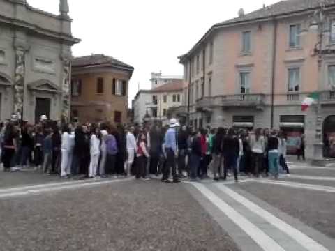 31052013 flashmob saronno sicurezza stradale1