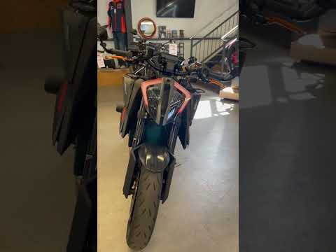 KTM 1290 Super Duke R-video-10