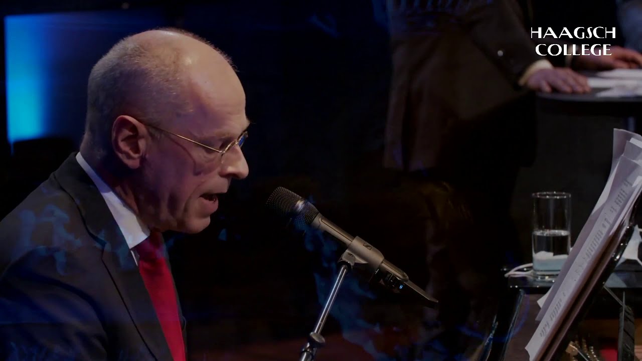 Jan Anthonie Bruijn met het lied 'Dat was 2020' (Politieke EindejaarsShow)