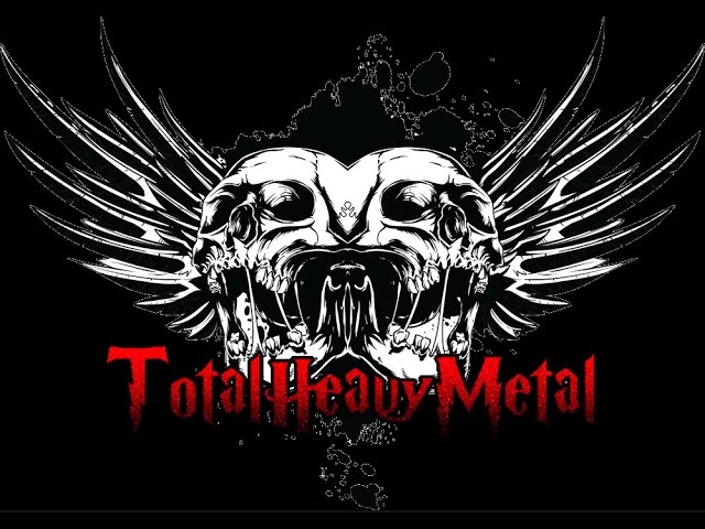 Vídeo relacionado con Imán redondo de metal pesado en plata brillante con fondo negro, imprescindible para los fans del metal pesado
