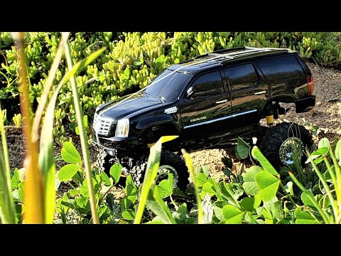 Backyard Trail Run - SCX24 Escalade Hard Body