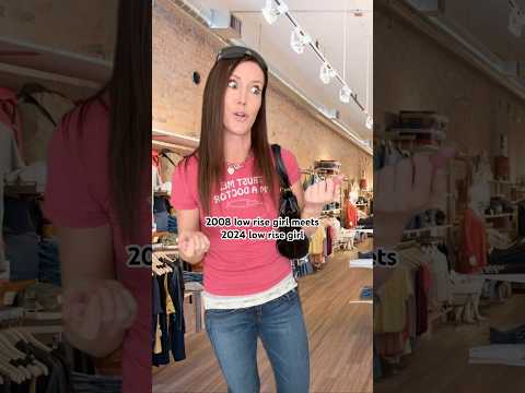 Today’s low rise were our mom jeans 😭 #2000sfashion