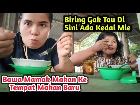 Bosan Makan Nasi Ayam kita tinggalkan semua dan makan mie berdua saja