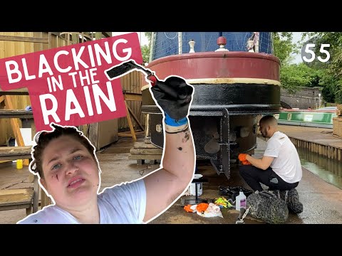 We blacked our narrowboat in the RAIN - 55