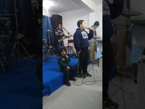 Bautista Mateo y Josias adorando