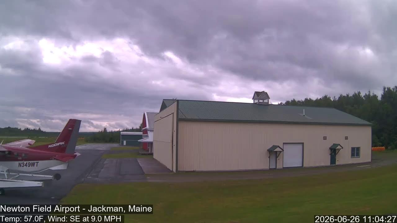 Live webcam view of Cámara de Pista en Newton Field