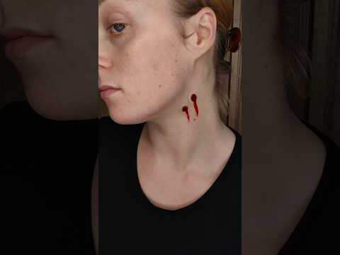 VAMPIRE BITES 🧛‍♀️😬 #makeup #halloween #vampire #halloweenmakeuplook #shorts #makeuptutorial #sfx