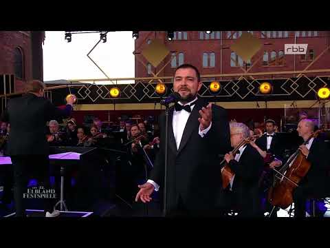 David Esteban sings Dein ist mein ganzes Herz