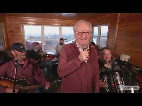 The Mummer's Song live with  Shanneyganock and Bud Davidge from Simani