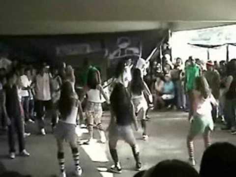 Turma: 2002 Campeã Do English Musical 1° Musica : Pon De Replay