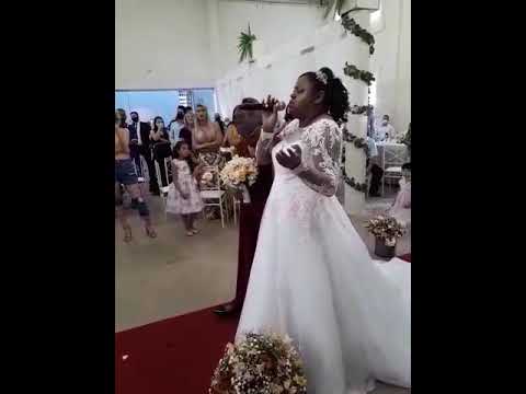 Noiva entra cantando Yeshua e todos sentem a presença de Deus!!!