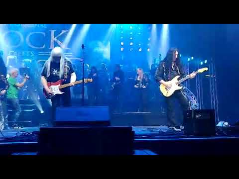 Smoke in the Walter closing Song Last Rock meets Classic Konzert 2019