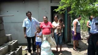 preview picture of video 'Food Delivery Honduras Mission Team 2012 1'