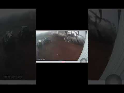 Barracão é destruído por vendaval em fazenda de Goioerê -PR 09/10/26