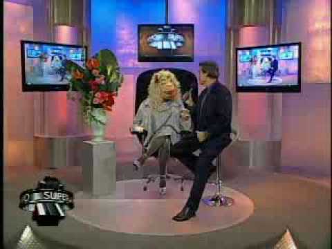 SuperXclusivo 11/25/09 - Fernando del Rincón se saca lagaña en vivo