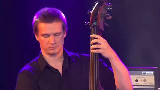 Penny Freeman met Mark Giuliana op Jazz Middelheim 2017