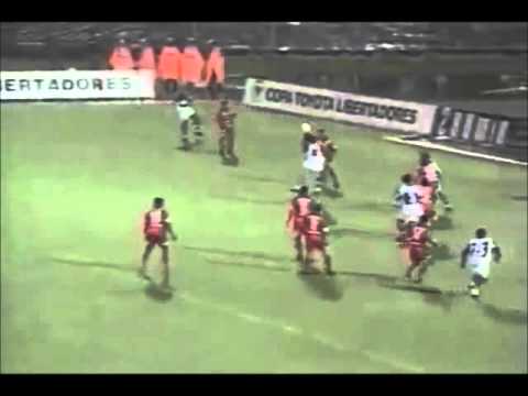 Libertadores 2001 - El Nacional 1 x 4 Cruzeiro - Gol do Sorin