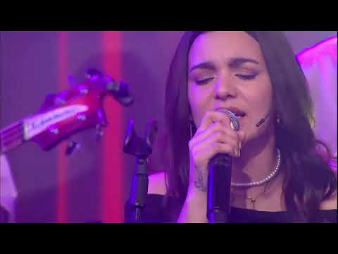 Angela Navarro "Víveme" (Laura Pausini) en vivo en Planeta 9🪐 #laurapausini #musica #cover