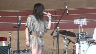 Blonde Redhead - Black Guitar (clip 2, Millennium Park Chicago 07/18/11)
