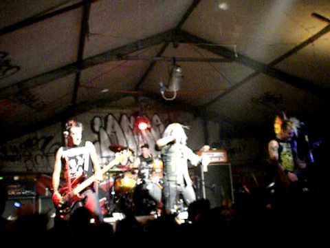 The Casualties-Ugly Bastard@Magazzino 47-Brescia 13-02-2011.AVI