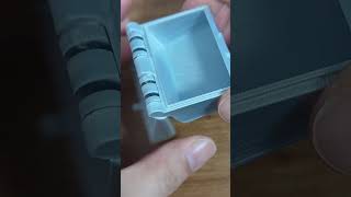 #3dprinting Snap-fit box, with snap-fit hinges. (Almost) no support necessary. #satisfying snap lid