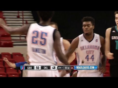 Kaleb Tarczewski rises for the jam!