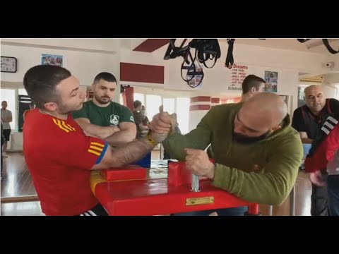 DANIEL BARBU VS ALIN TUDOR (ARMWRESTLING SPARRING)