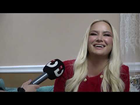 Kush është n'Derë - Albulena Ukaj