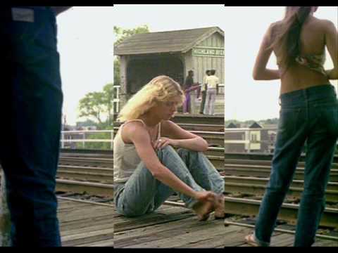 Marisa, llorando en el anden.wmv