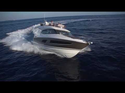 PRESTIGE 420 F-LINE - Take a glimpse of the 2021 Best Flybridge under 50ft' Motorboat award winner