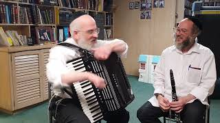 שיחה וניגון כלייזמר עם זאב זיונ'ס
