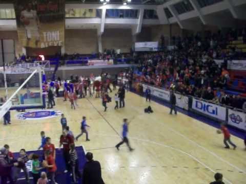 Cine e pe primul loc? Oradea e ! CSM DIGI ORADEA 22.12.2012