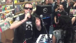 Leftöver Crack - LIVE! @ Vinyl Solution - Intro/Nazi White Trash/Don&#39;t Shoot
