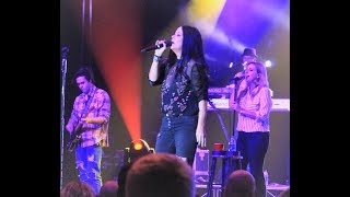 Sara Evans  Live - Dover  Downs 2018 Long Way Down &amp; Real Fine Place (4:10)