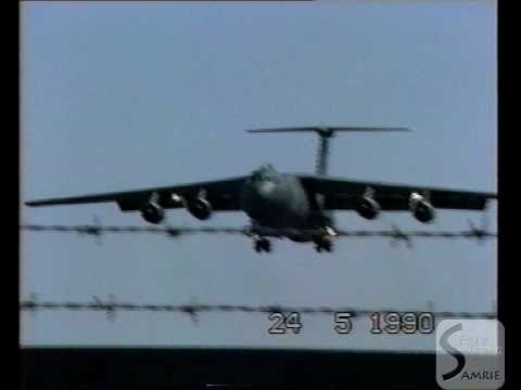 Starlifter C141 Landing at  Tempelhof 1990 Open Day