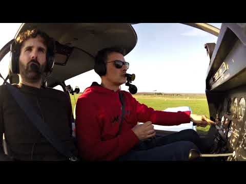 Atterrissage vent de travers Saint-Cyr, piste 11 en Robin DR400