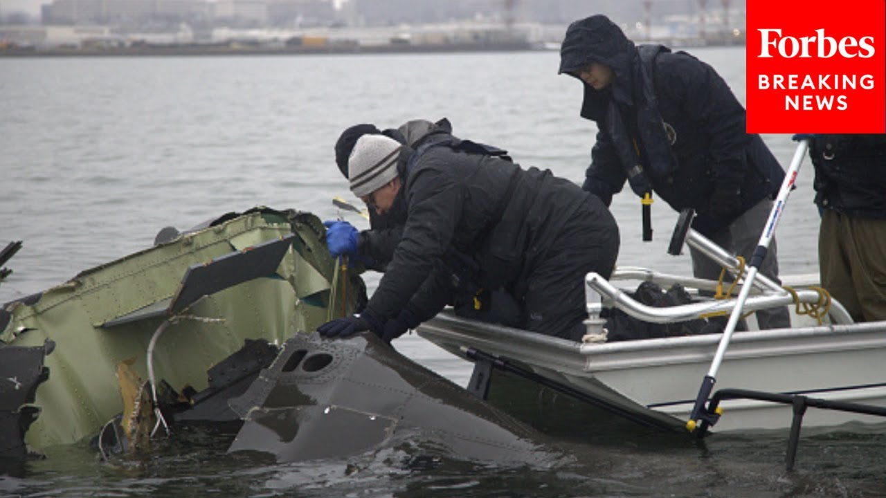 Recovery Operations For Jet Wreckage In Washington, D.C.'s Potomac River Begin
