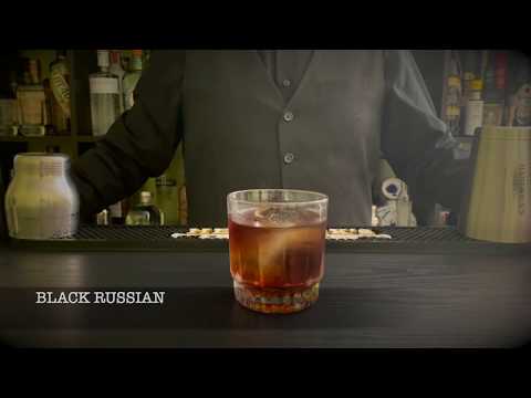 The Cocktail Club. How to make a Black Russian. Recipe by Chino Márquez.