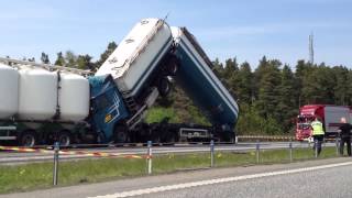 preview picture of video 'Truck accident i Sweden 2012 05 22'