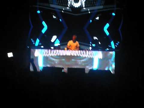 Armin van Buuren playing KhoMha -The Dark Knight@TMDW 2012 Romania