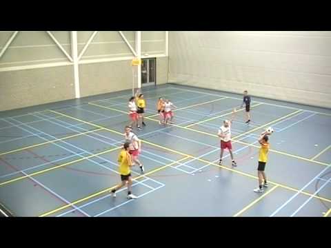 Zaamslag 1 - SKV 1 13-4. Doelpunt Debby en Marjan.