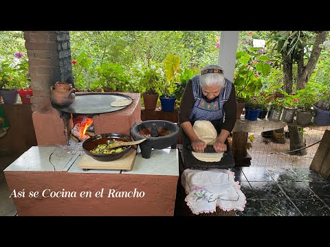 Almuerzo de Rancho con Chile Molido, Tortillas Calientitas y Té Negro Así se Cocina en el Rancho