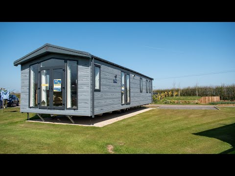 Luxuriöse, brandneue, statische Lodge in einem 12-Monats-Park in der Nähe von Skegness mit Terras...