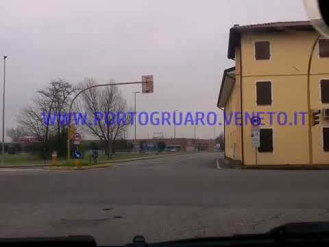 Incrocio semaforico lampeggiante a San Giusto