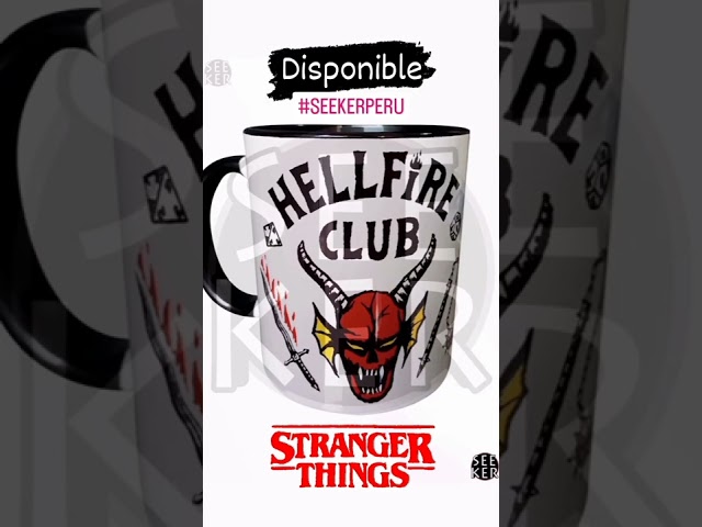 Vídeo relacionado con Taza Hellfire Club Stranger Things - Producto oficial Netflix, taza de café de cerámica en relieve con demonio, regalo para fans de Stranger Things 400ml (14 oz)