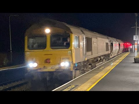 “Golden Jubilee” 66705 6E88 heading for Goole glassworks with 15 sand hoppers 16;45 2E 22/12/2025