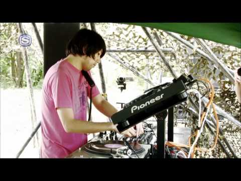 DJ HIROAKI - DJ @ FREAKS VILLAGE 2011