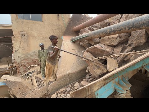 "Big Rock Crusher Machine: A Giant in Action"Big Rock Crushing: A Powerful Process"#stonecrusher