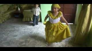 La pollera colora mi Annie y el loco