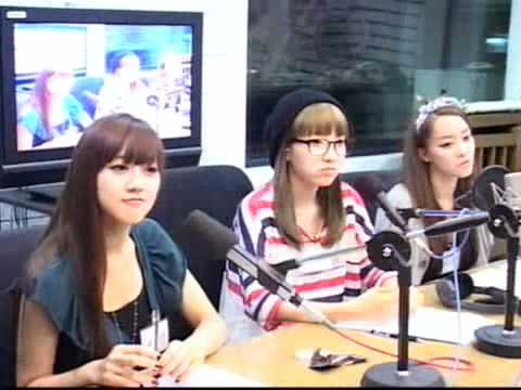 100825 DJ Gyuri Shimshimtapa (Guest Rainbow) [6/8]